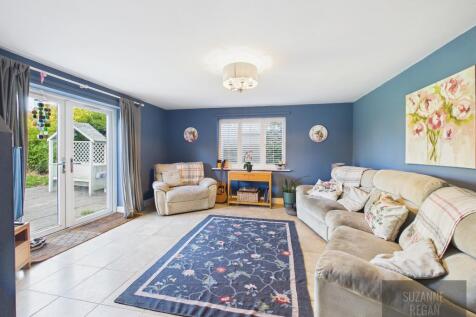 CAM05192G0-PR0380-STILL029