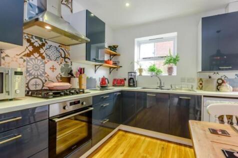 Drummond Road, Guildford , Surrey, GU1 4NX photo 4