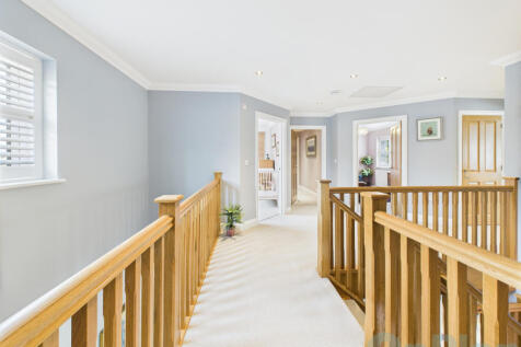 CAM04024G0-PR0028-STILL030