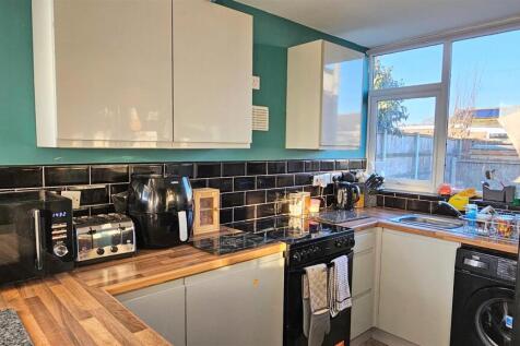Kitchen 1.jpg