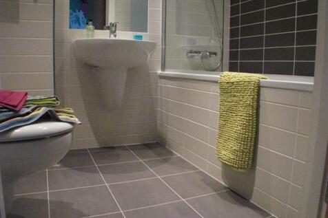 Bathroom (Small)(1).JPG