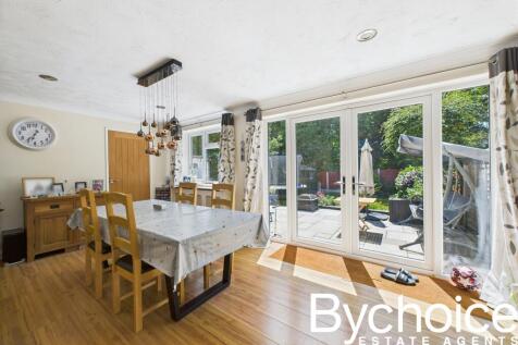 CAM05454G0-PR0032-STILL010