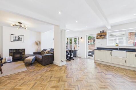 Spacious Open Plan Living Kitchen