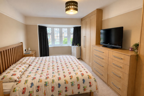 Castle Avenue, Epsom, KT17 photo 4