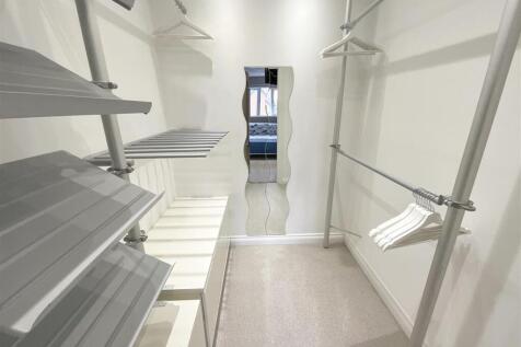 Walk in Wardrobe (Bedroom One)