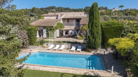 Luxury Provençal villa with Mediterranean garden 