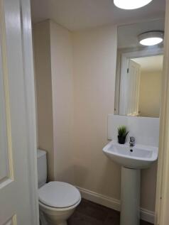 **AVAILABLE EARLY JANUARY** Room 12. 20 Newgate Street, Worksop photo 3