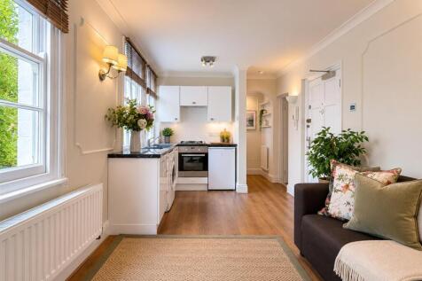 Lounge/Kitchen