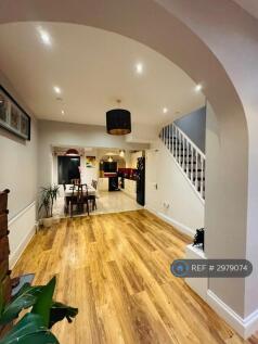 2 Reception Rooms With Kitchen 