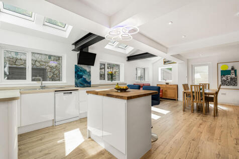 24 Open Plan Living Space.JPG