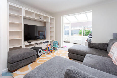 Sitting Room/ Dining Room