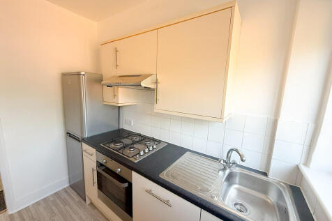 Dagenham Road, ROMFORD photo 5