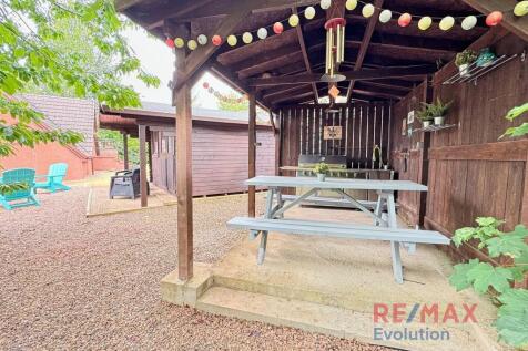 Covered Entertainment Area