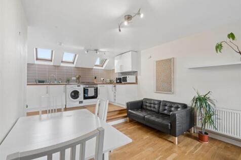 TFF 12 Hoyle Road SW17 reception 1.jpg