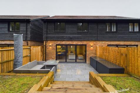 CAM02773G0-PR0024-STILL008