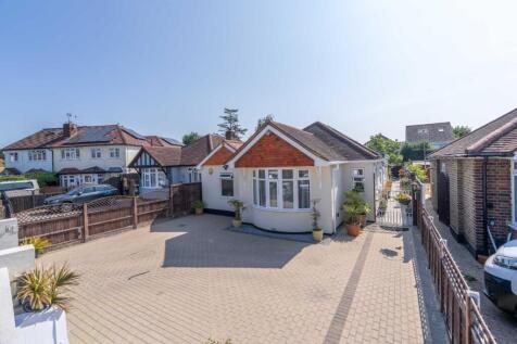 23 The Drive Ashford TW15-17.jpg