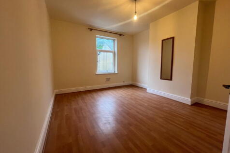 Pond Street, Barnsley, S70 1NE photo 5