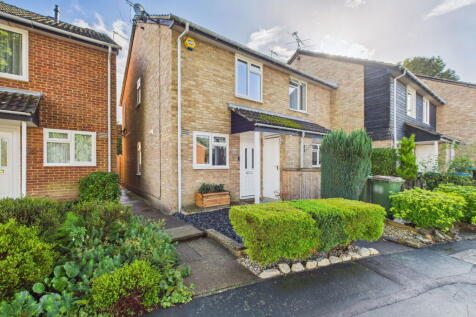 Horsham, RH12 - property photo