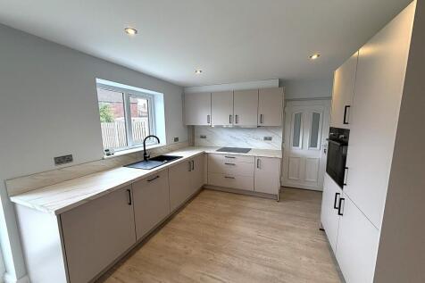 Kitchen 3rd.jpg