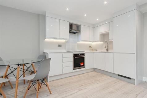 Flat 2, 52 Gilbey Road SW17 kitchen.jpg