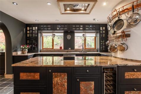 Kitchen/ Dining Room