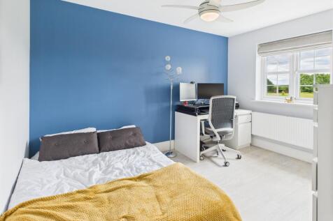 CAM02519G0-PR0284-STILL001