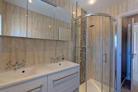 Main bedroom Ensuite