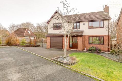 Front with detached garage 