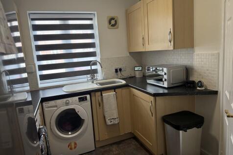 Peregrine Court, Calne photo 4