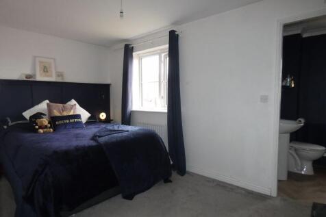 Main Bedroom/En-suite