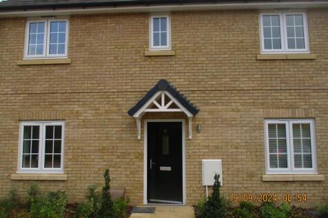3-bed detached on Crown Drive, Elsenham, £1,800/mo