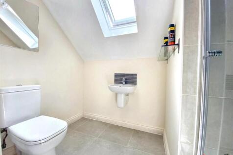 Bathroom En-Suite.jpg