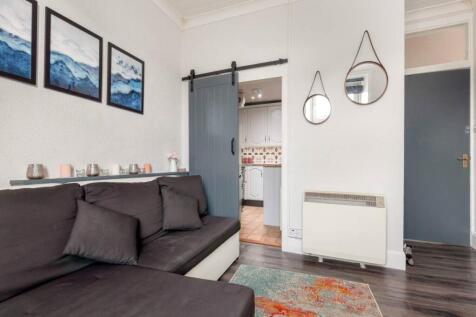 61135_CaledonianCres