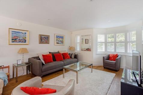 4 Cromwell Garden...