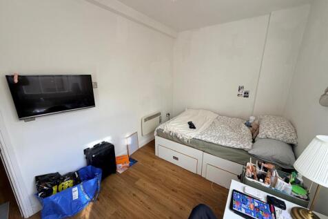 4-bed flat on Park Street, Bristol, BS1, £3,700/mo