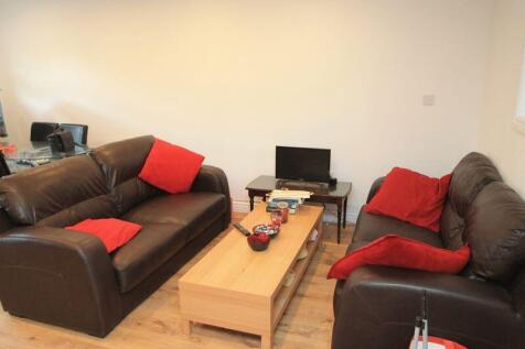 4-bed flat on Newport Road, Cardiff, £2,300/mo