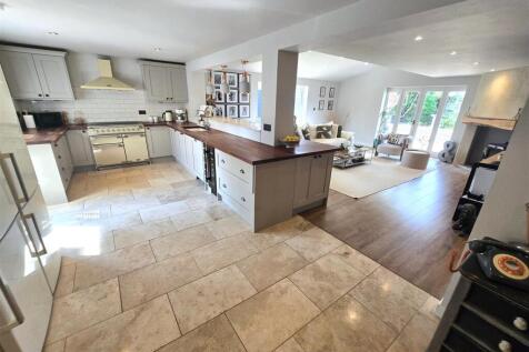 Kitchen/Diner/Day Room