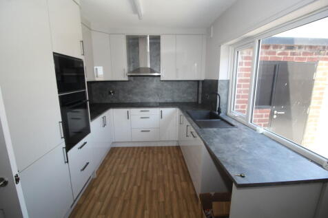 Moor Road, Featherstone photo 4