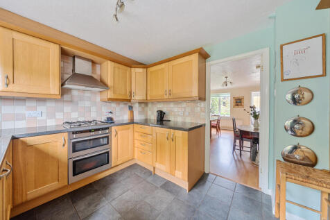 1373027-12-6904c1...