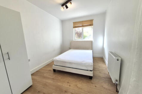 Studio flat with separate bedroom. All bills incl