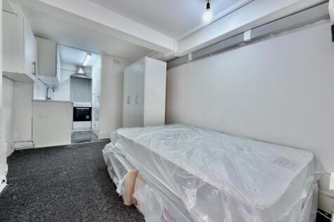 Studio Flat to rent Kingston Road, South Wimbledo