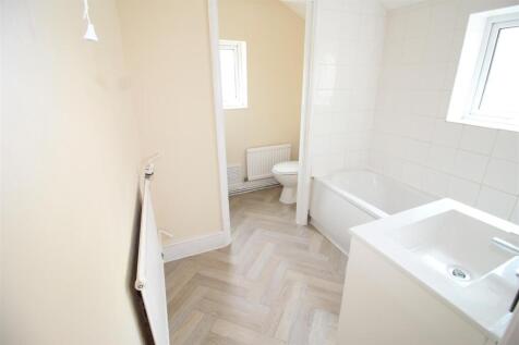 Bathroom (1).JPG