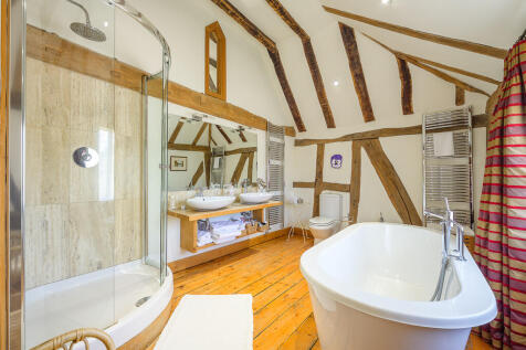 THe Farmhouse Woo...