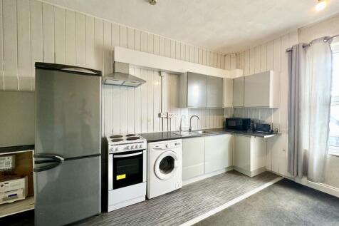 1-bed flat on Temple Crescent, LS11, £695/mo