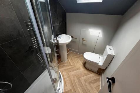 attic bathroom.jpg