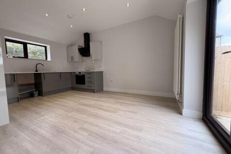 The Barn, Ty Coch Farm, Neath, SA10 8ED photo 3