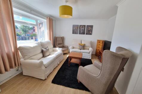 6 Haseley Close, Leamington Spa photo 3