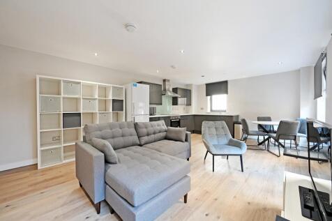 4-bed flat on 106 West One Reflect, City Centre, S1, £1,872/mo