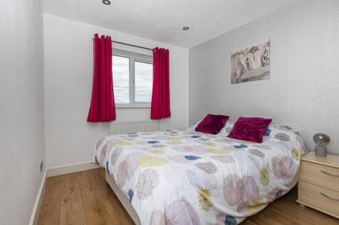 Bramleys Estate Agents - Oakfield Drive - Mirfield