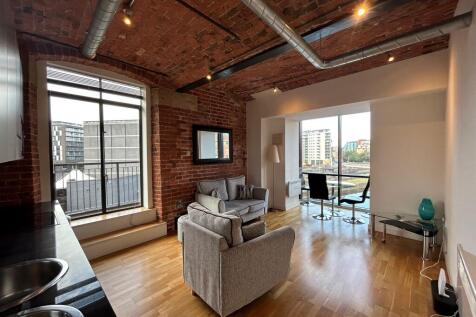 ** Zero Deposit Guarantee Available **
This converted Conran designed riverside mill is one of Leeds most popular development. Located on the banks of the River Aire and a ten minute walk into the hea